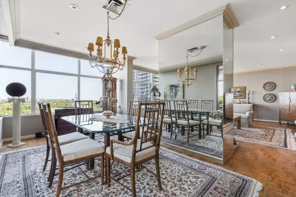 Toronto C02, ON M4W 3P5,900 Yonge ST #PH2