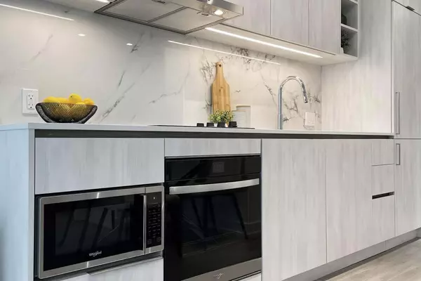 Toronto C01, ON M4Y 0J5,8 Wellesley ST W #1801