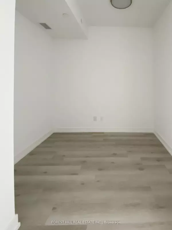 Toronto, ON M5P 0A7,2000 Bathurst ST #309