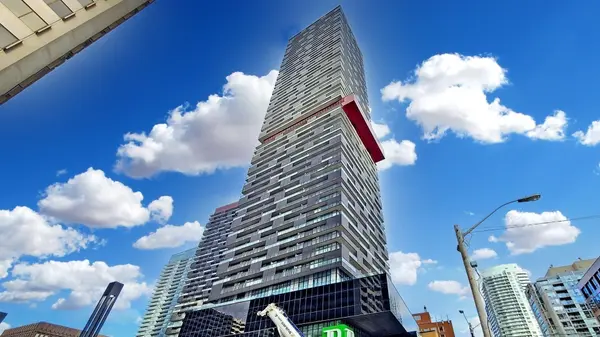 8 Eglinton AVE E #5511, Toronto C10, ON M4P 0C1