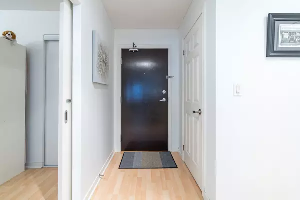 Toronto C08, ON M5B 1B4,76 Shuter ST #208