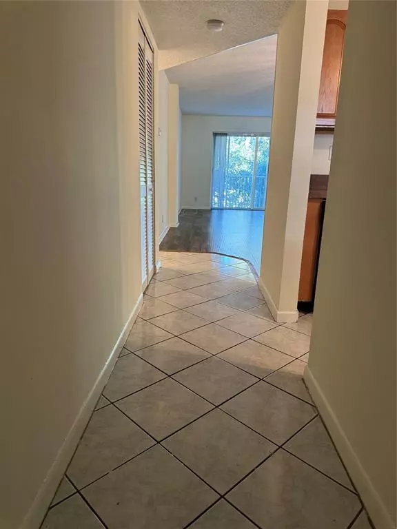 Coral Springs, FL 33071,1075 Riverside Dr #406