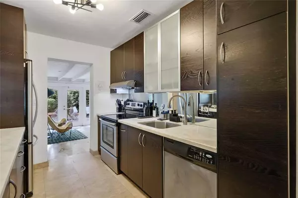 Fort Lauderdale, FL 33315,421 SW 12th Ct