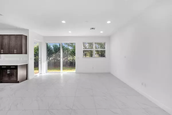 Coconut Creek, FL 33073,6947 PINES CIRCLE #21