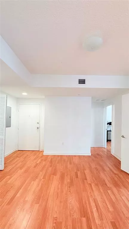 Miami, FL 33137,601 NE 23rd St #902