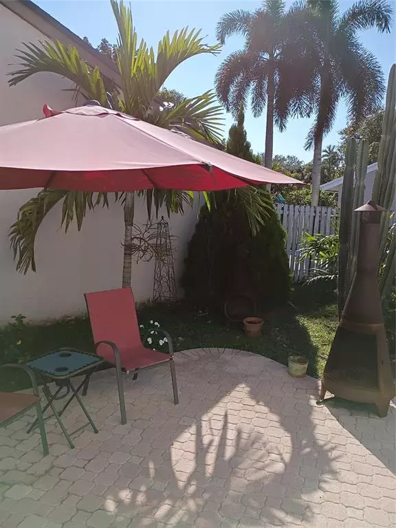 Davie, FL 33325,681 Pine Ridge Ter