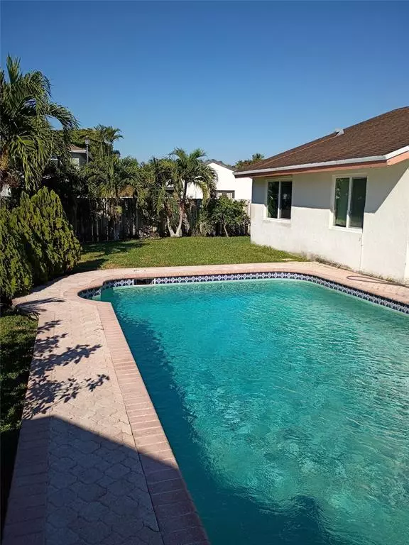 Davie, FL 33325,681 Pine Ridge Ter