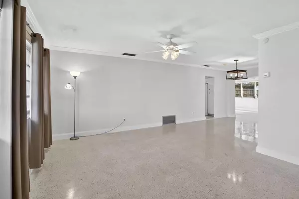 Pembroke Pines, FL 33024,121 NW 77th Way