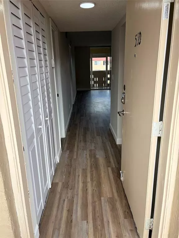 Plantation, FL 33317