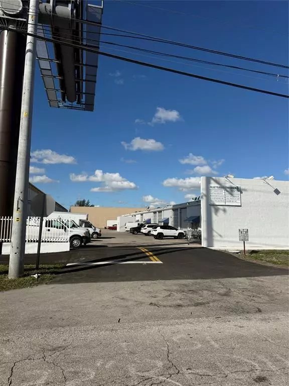 7750 NW 71st St #119A, Miami, FL 33166