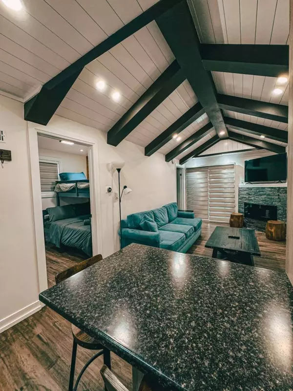 Innisfil, ON L0L 2M0,687 Innisfil Beach RD #Cabin