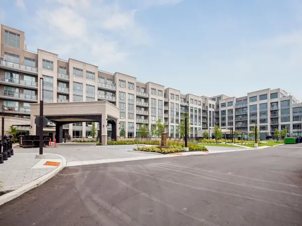 2075 King RD #104, King, ON L7B 0R6