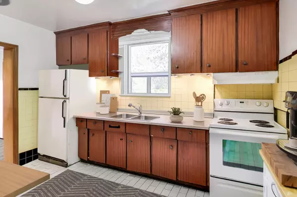 Toronto W02, ON M6H 2C9,6 Brandon AVE