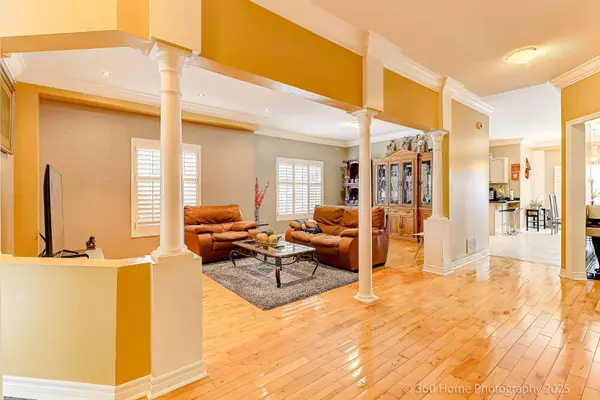 Mississauga, ON L5V 3C5,806 White Clover WAY