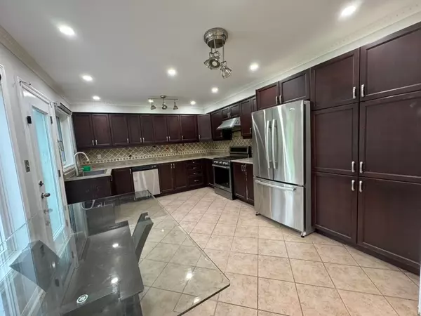 Brampton, ON L7A 1Z9,72 ROWLAND ST