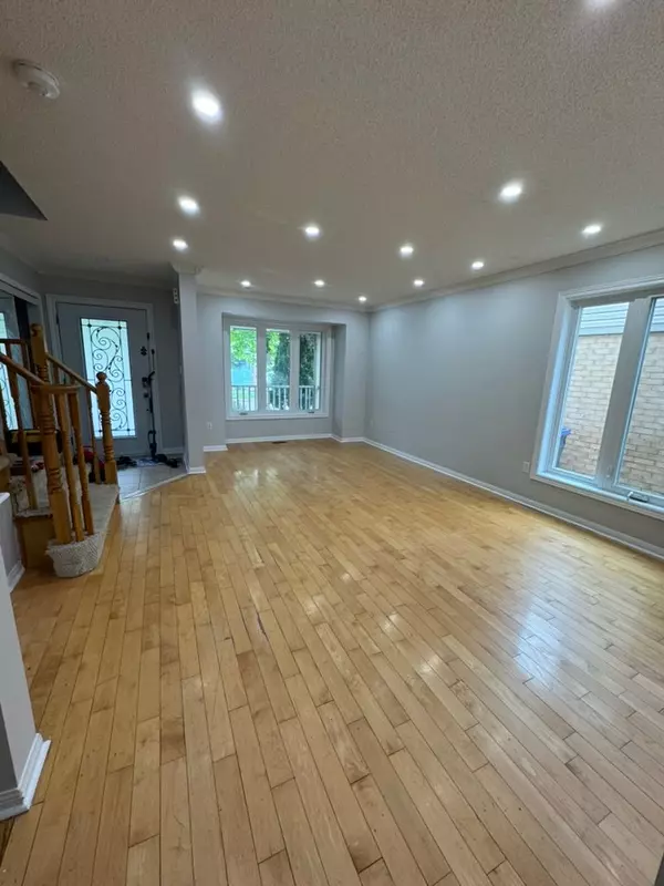 Brampton, ON L7A 1Z9,72 ROWLAND ST