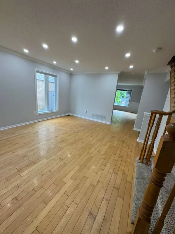 Brampton, ON L7A 1Z9,72 ROWLAND ST