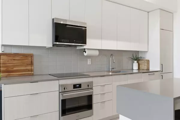 Oakville, ON L6H 3R9,2489 Taunton RD #214