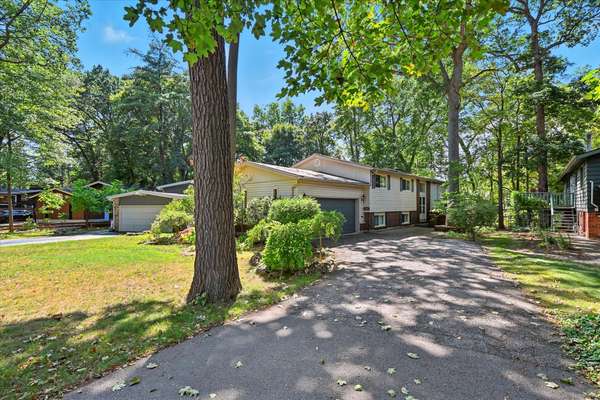 768 King RD, Burlington, ON L7T 3K6