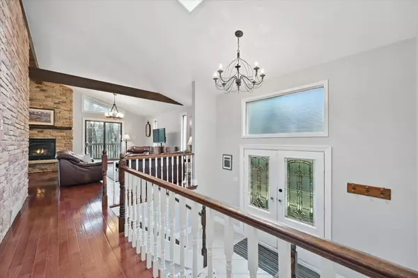 Burlington, ON L7T 3K6,768 King RD