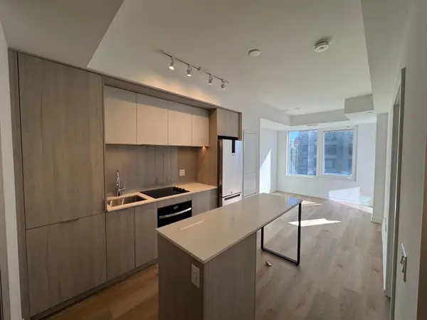 Mississauga, ON L5B 0P6,395 Square One DR #2207