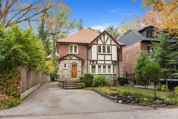 3 Lynngrove AVE, Toronto W08, ON M8X 1M3