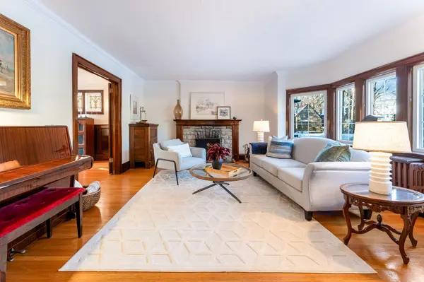 Toronto W08, ON M8X 1M3,3 Lynngrove AVE