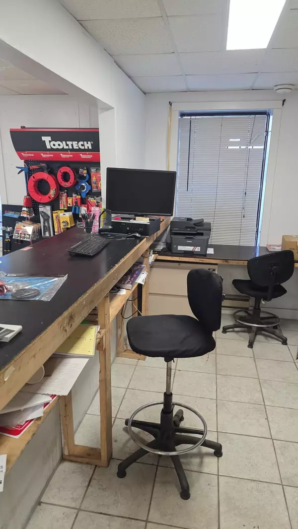 London East, ON N5W 5V5,90 Charterhouse CRES #19