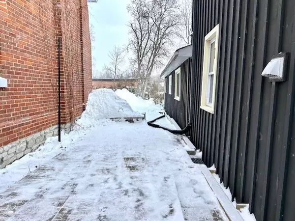 Selwyn, ON K0L 2H0,38A Regent ST