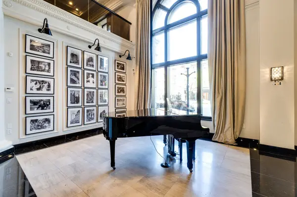 Hamilton, ON L9G 3V8,112 King ST E #611