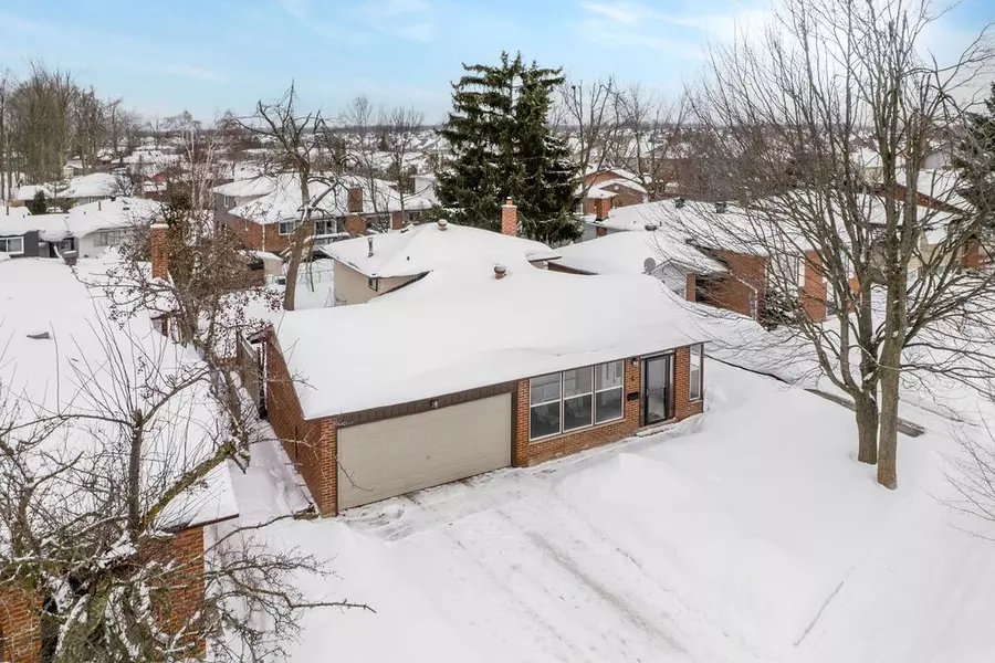 6 Deerpark DR, Barrie, ON L4M 4W9