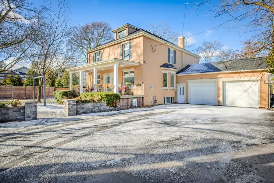 1597 Steveles CRES #MAIN, Mississauga, ON L5J 1H8