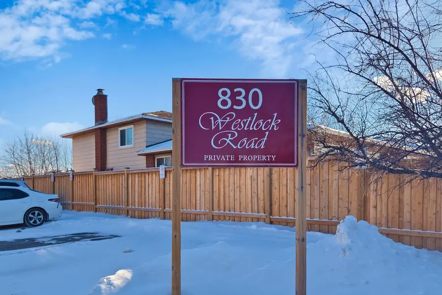 830 Westlock RD #14A, Mississauga, ON L5C 1K6