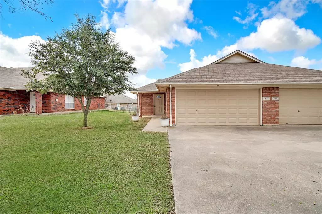 Joshua, TX 76058,214 Joshua Boulevard