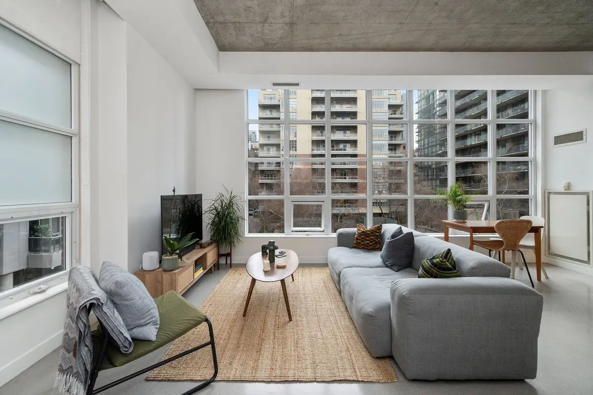 19 Brant ST #309, Toronto C01, ON M5V 2L2