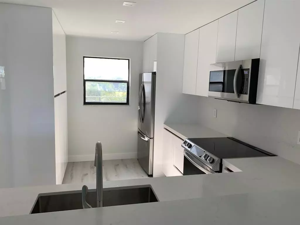 Weston, FL 33326,16051 SW Blatt Blvd #412