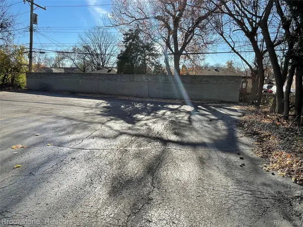 Southfield, MI 48075,16983 W 10 Mile RD