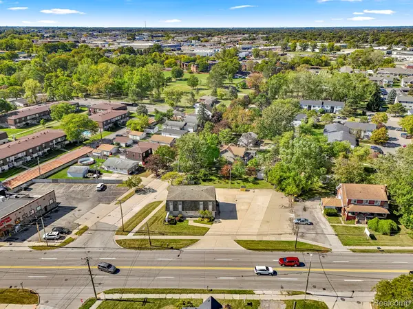 30401 Utica RD, Roseville, MI 48066