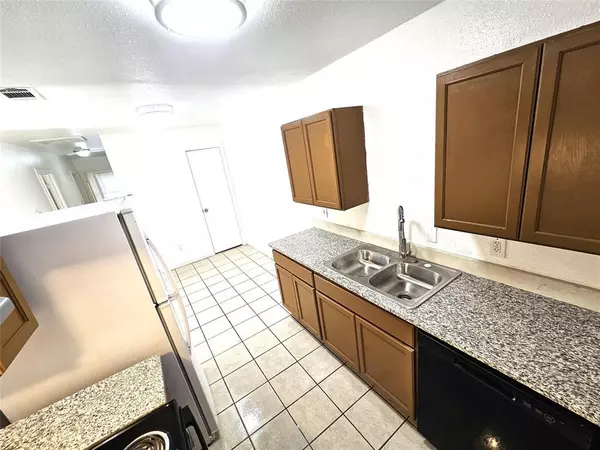 Fort Worth, TX 76105,2837 Ave J