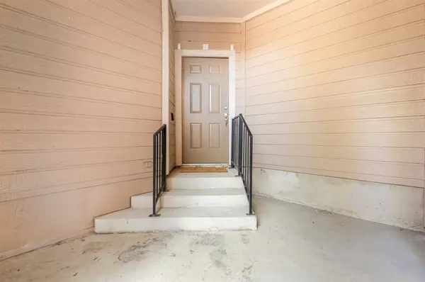 Plano, TX 75025,913 Avondale Lane