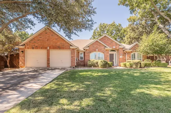 2709 Cobblestone Drive, Grapevine, TX 76051
