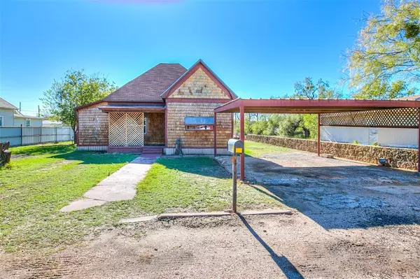 1303 N 7th Street, Ballinger, TX 76821