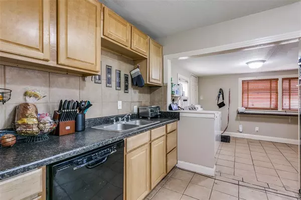 Fort Worth, TX 76112,2408 Forest Avenue