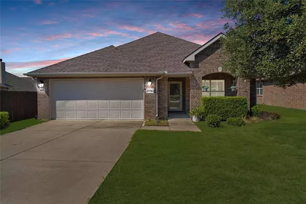 2756 Cresent Lake Drive, Little Elm, TX 75068