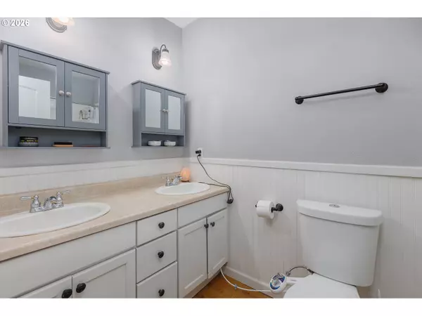 Dallas, OR 97338,886 SW BIRCH ST