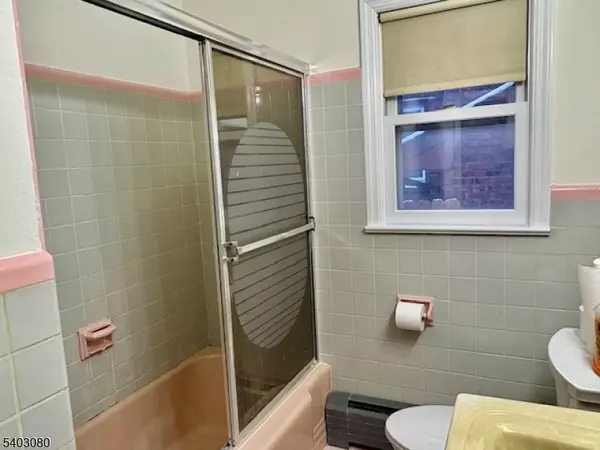 Linden City, NJ 07036,236 W Linden Ave