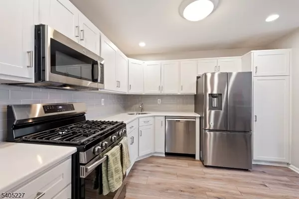 Mount Arlington Boro, NJ 07856,30 Hickory Way