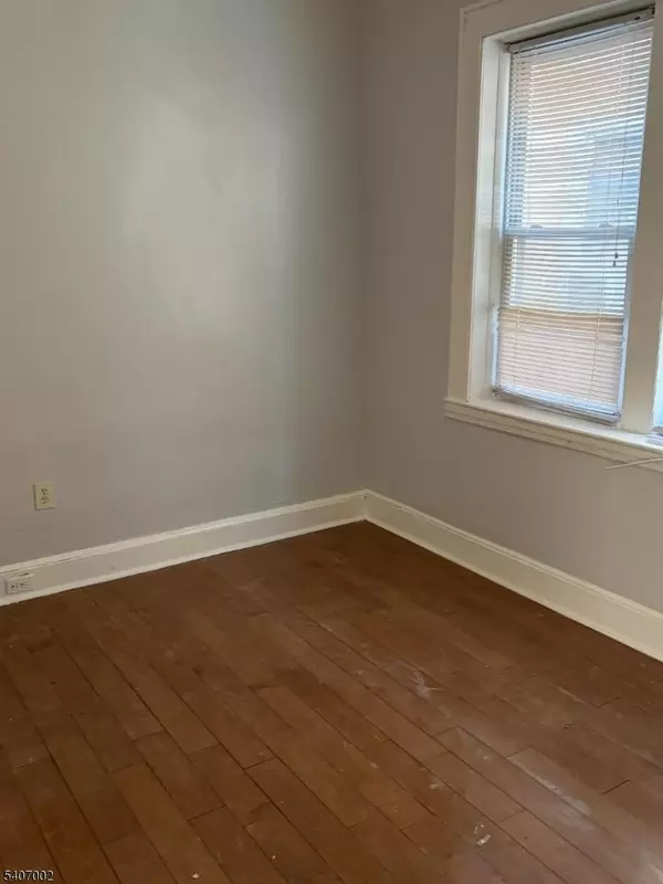 Passaic City, NJ 07055,3 Mass Ct