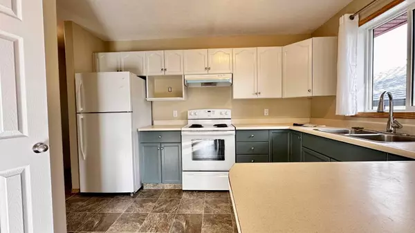 Grande Prairie, AB T8V2Z7,9105 113A AVE