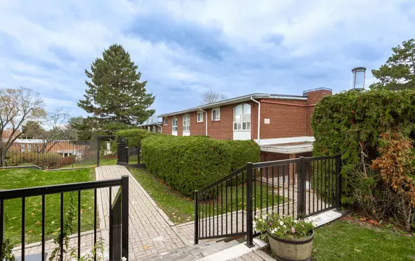 25 Esterbrooke AVE #91,  Toronto C15,  ON M2J 2C5